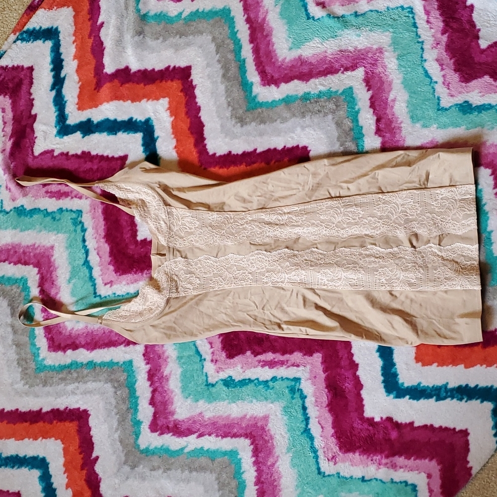Victoria's Secret size small shaping slip